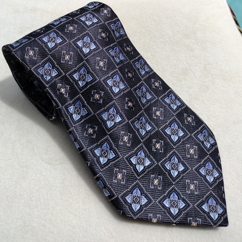 Silk Jos. A Bank Blue and Grey Square Geometric Pattern Tie EUC